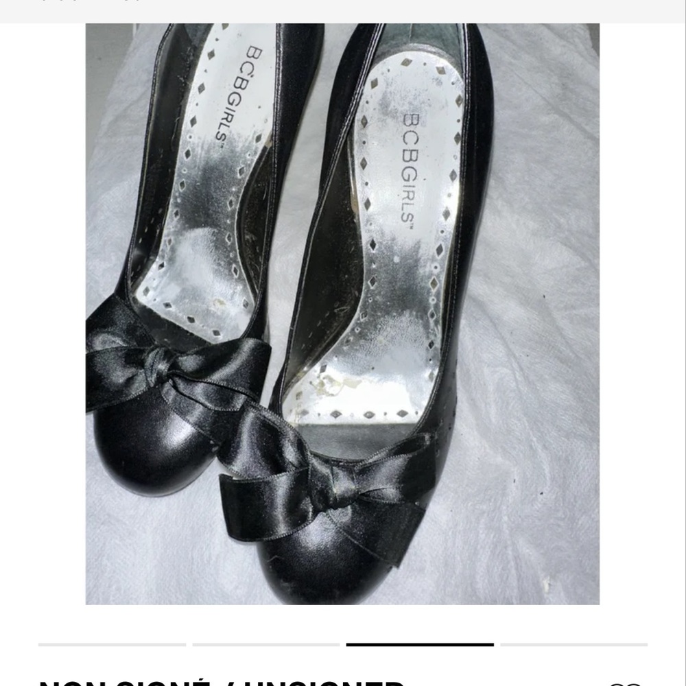 Very cute, black with black bow